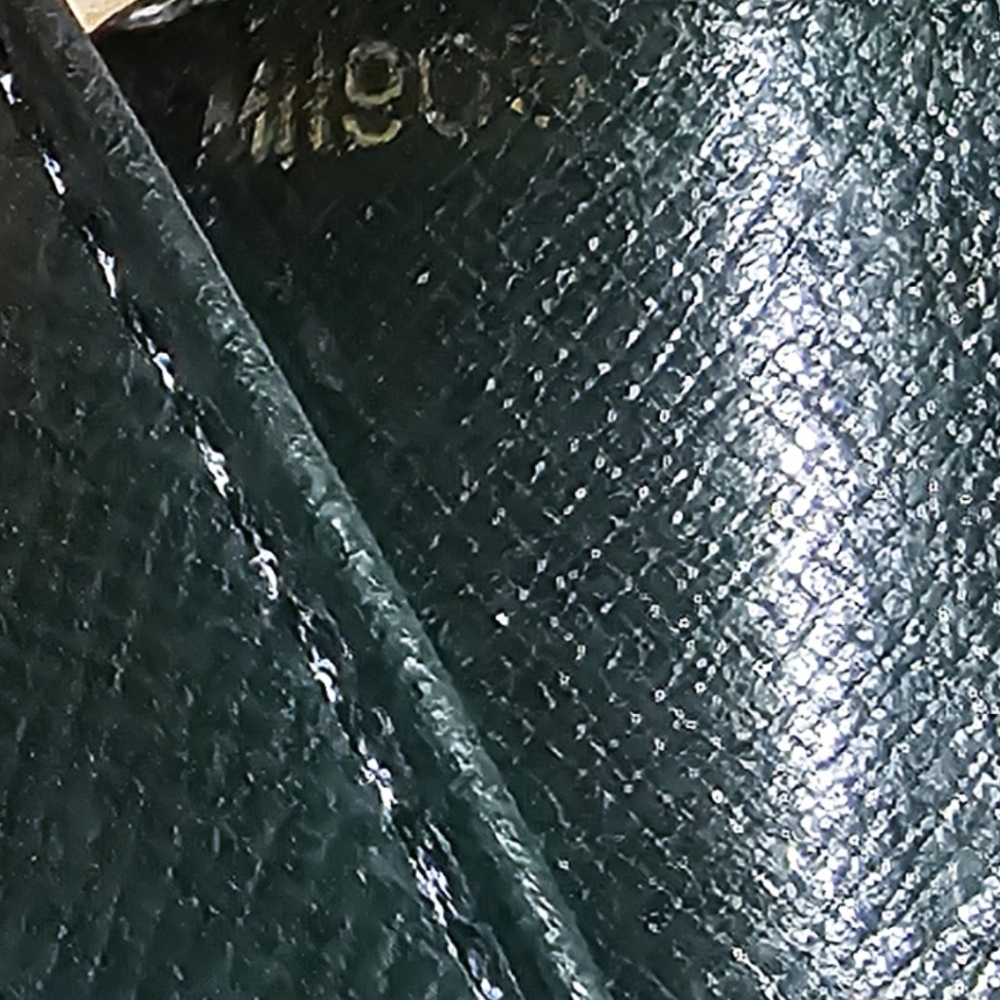 Louis Vuitton Mens Taiga Bifold wallet - Picture 7 of 7